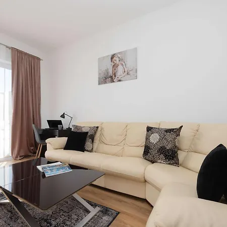 Kwiatkowskiego In Perfect For Remote Work By Renters *