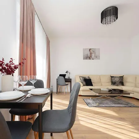Kwiatkowskiego In Perfect For Remote Work By Renters Apartment Warsaw