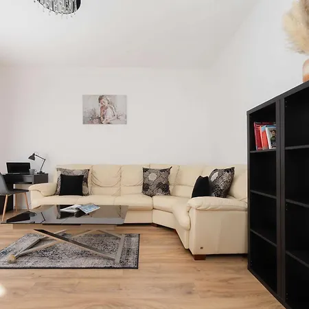Kwiatkowskiego In Perfect For Remote Work By Renters *
