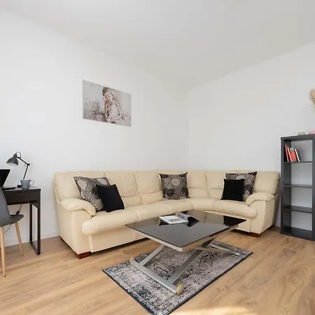 Kwiatkowskiego In Perfect For Remote Work By Renters * Varsó