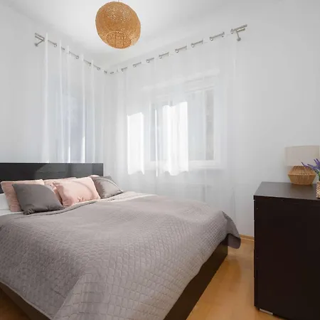 Kwiatkowskiego In Perfect For Remote Work By Renters Apartment